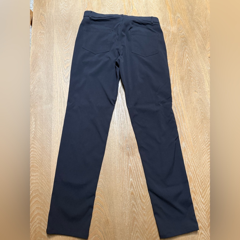 Black pants. Design collection by cintas.